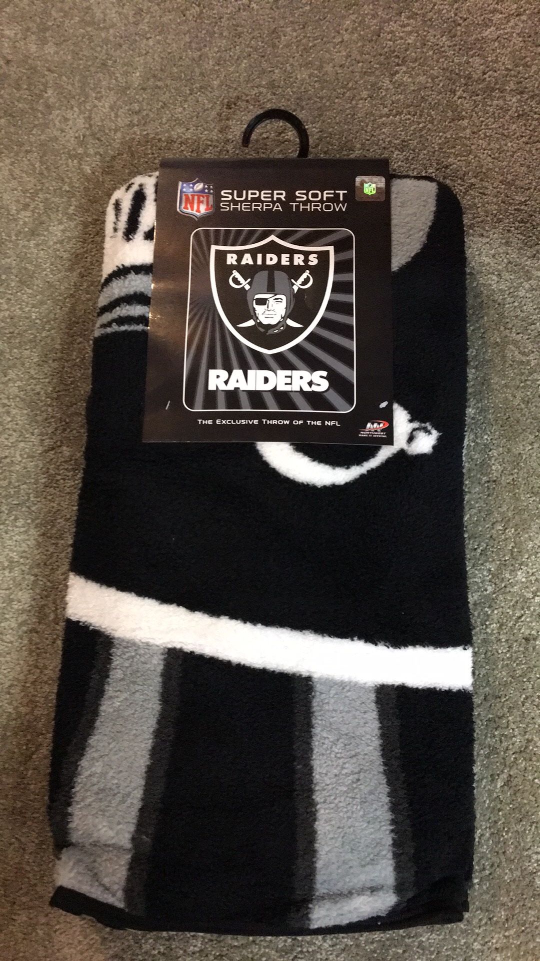Raiders 50” X 60” Spar Soft Sherpa Throw !
