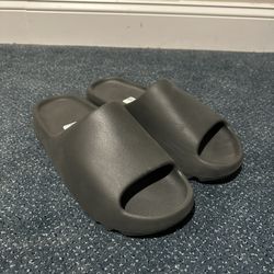 Adidas Yeezy Slides “Onyx” Size: 13 