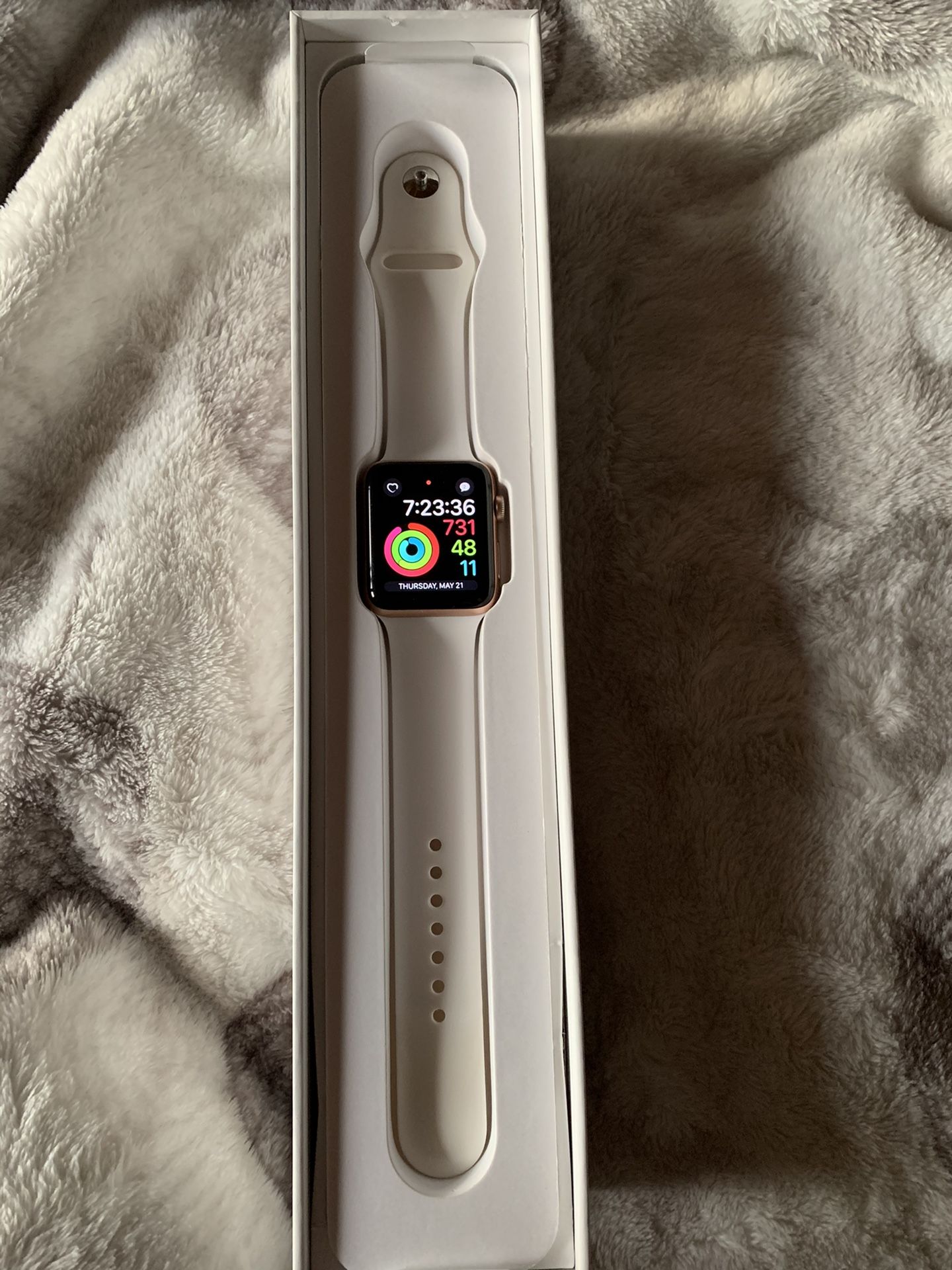 Series 3 Apple Watch (42mm GPS only) charger included