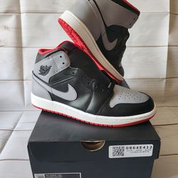 Air Jordan 1 Mid  Shoes Mens Size 8 (41)