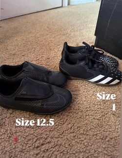 Kids indoor soccer shoes