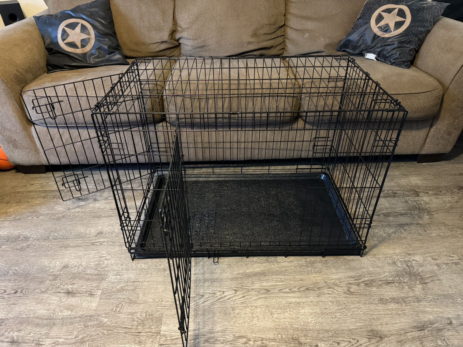 LIKE NEW - 36” DOG CRATE 