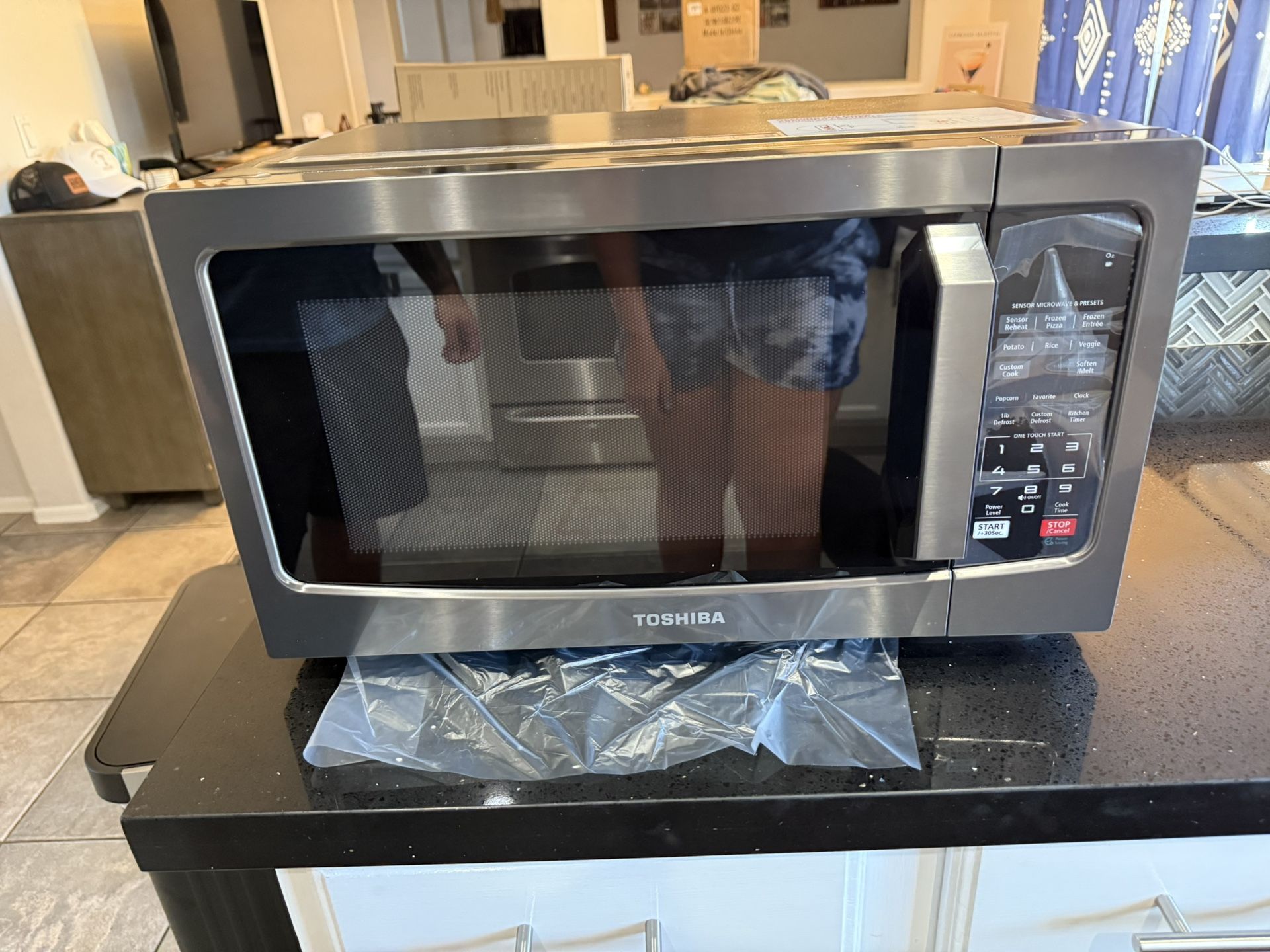 Toshiba Microwave BNIB
