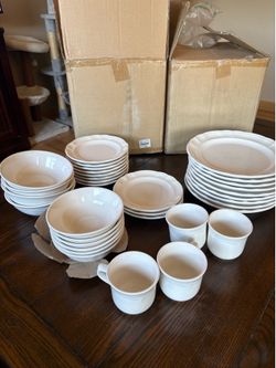White dish set 34 pieces plates, bowls, mugs