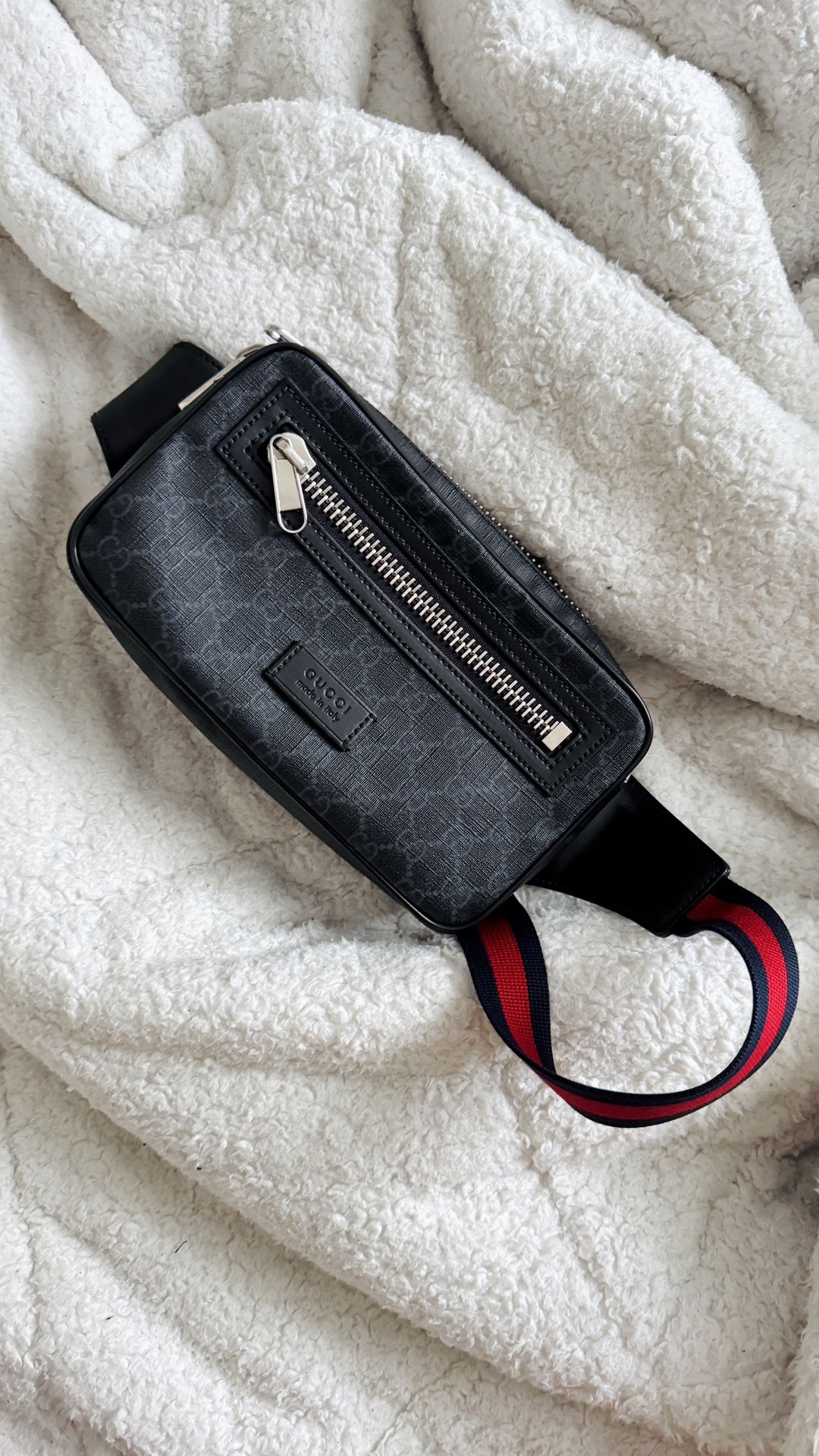 Gucci - GG Black belt bag with box