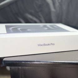 MacBook Pro M5 (Latest Model)