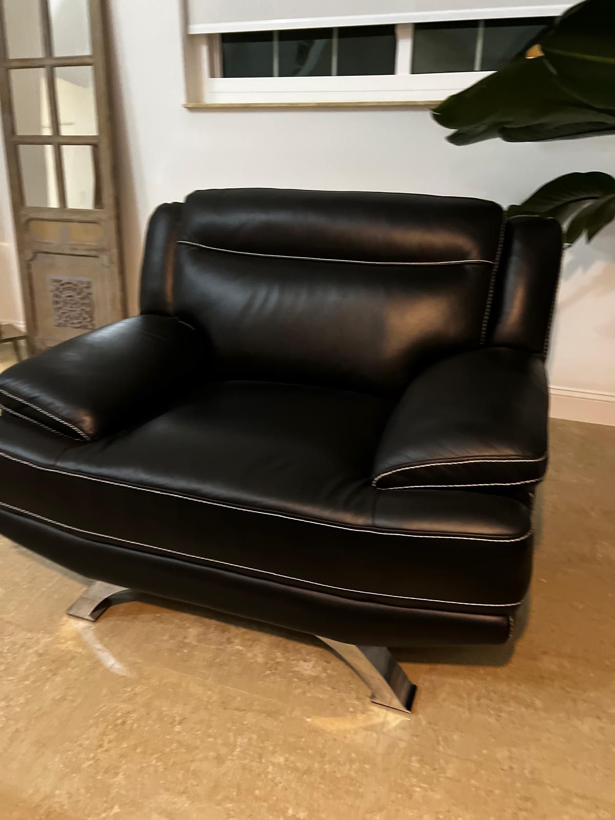 Modern Leather Sofa and Armchairs – Excellent Condition