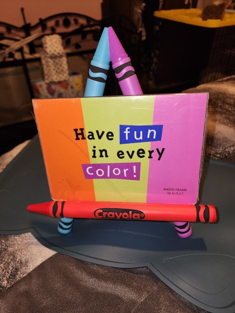 New Crayola Crayon 5x7 Easel Pic Frame