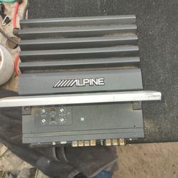 Subwoofer Audiobahn And Alpine Amplifier
