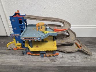 KIDS CAR GARAGE PLAYSET