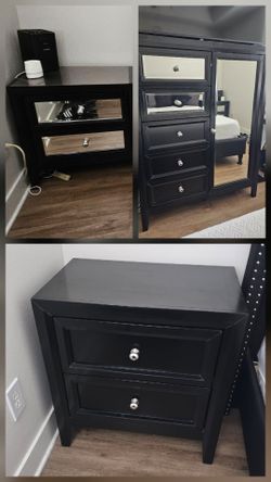 2 nightstands and dresser (Reversible mirror set)