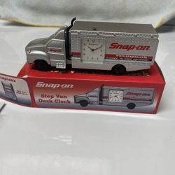  Snap On Tools Die-Cast Step Van Desk Clock 
