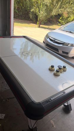 Air hockey table
