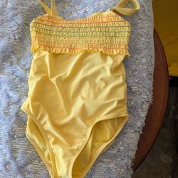 Gap large girls  yellow swimsuit one-piece 
Like new 