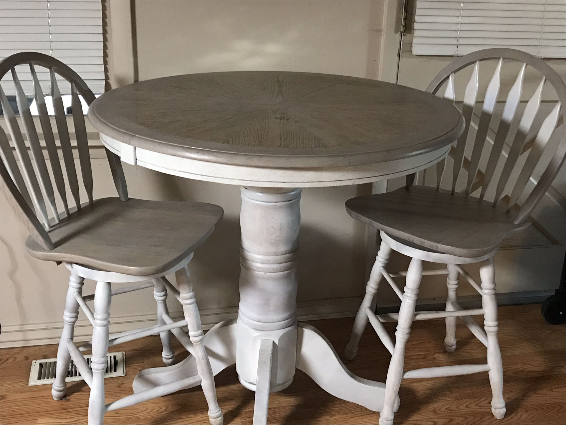 Table + 2 Chairs