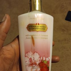 Strawberry And Champagne Lotion 8.4 Oz.