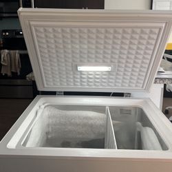 Magic chef freezer 5 CU 