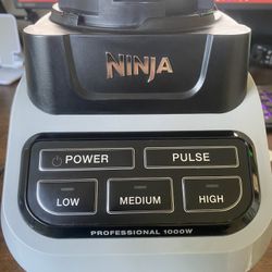 LIKE NEW Ninja blender! Base Only!