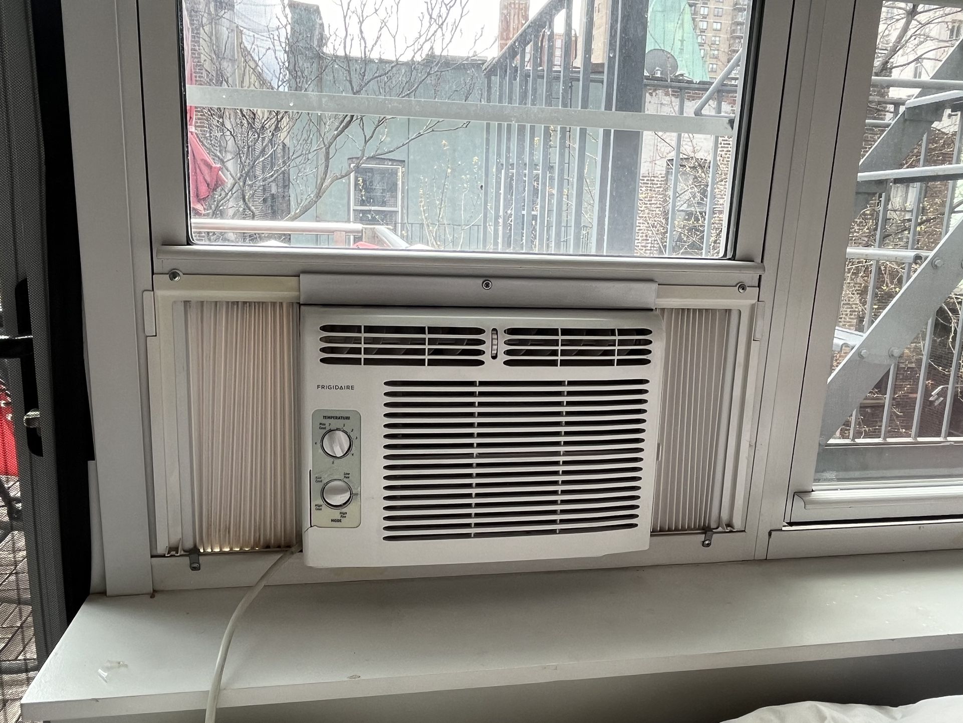Frigidaire Window Air Conditioner, 5,000  BTUFilter