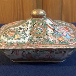 Antique 1800’s Chinese Famille Rose Medallion Covered Serving Dish & Lid