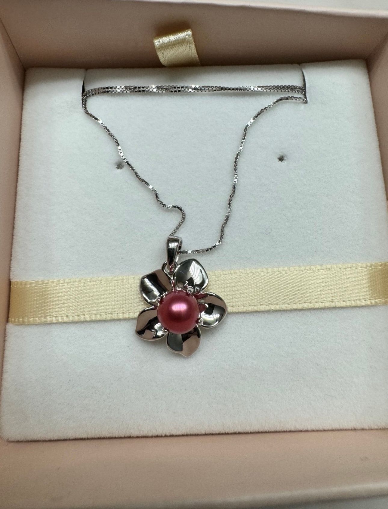 Flower Pearl Necklace