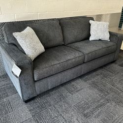 Brand New Ashley's Sofas (2) Free Delivery 🛻