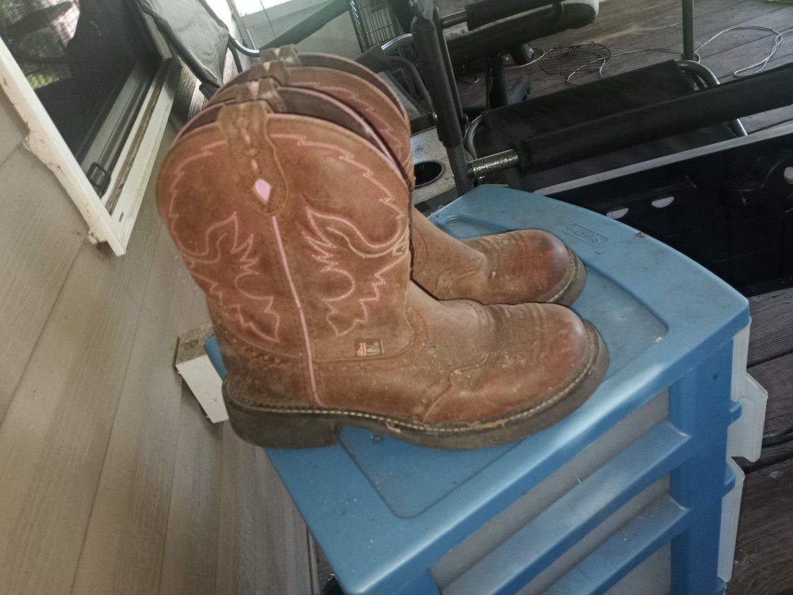Size 9 Justin Boots