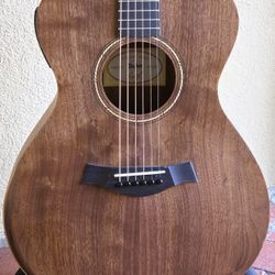 Taylor Academy 22e Solid Walnut Acoustic/Electric guitar with Gig-bag Grand Concert MINT
