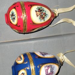 Christmas Ornament  That Play Music 