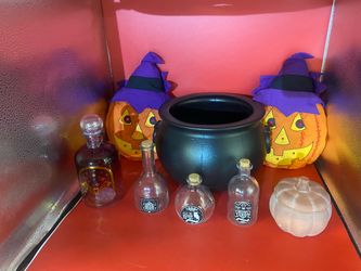 Lot of (8) Halloween Decorations Light Up Pumpkins Cauldron Candle Bottles