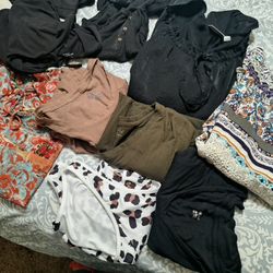 Bag Of Women's Clothing  Xlarge  Large  18/20  Xxlarge Some 2x. Sweat Xlarge. Pant Large Sweatshirt torrid  2 Crop Length. All For 5 Dollars Total 