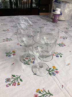 Set of 3 Clear Glass Wine Glasses 5 1/8” tall never used