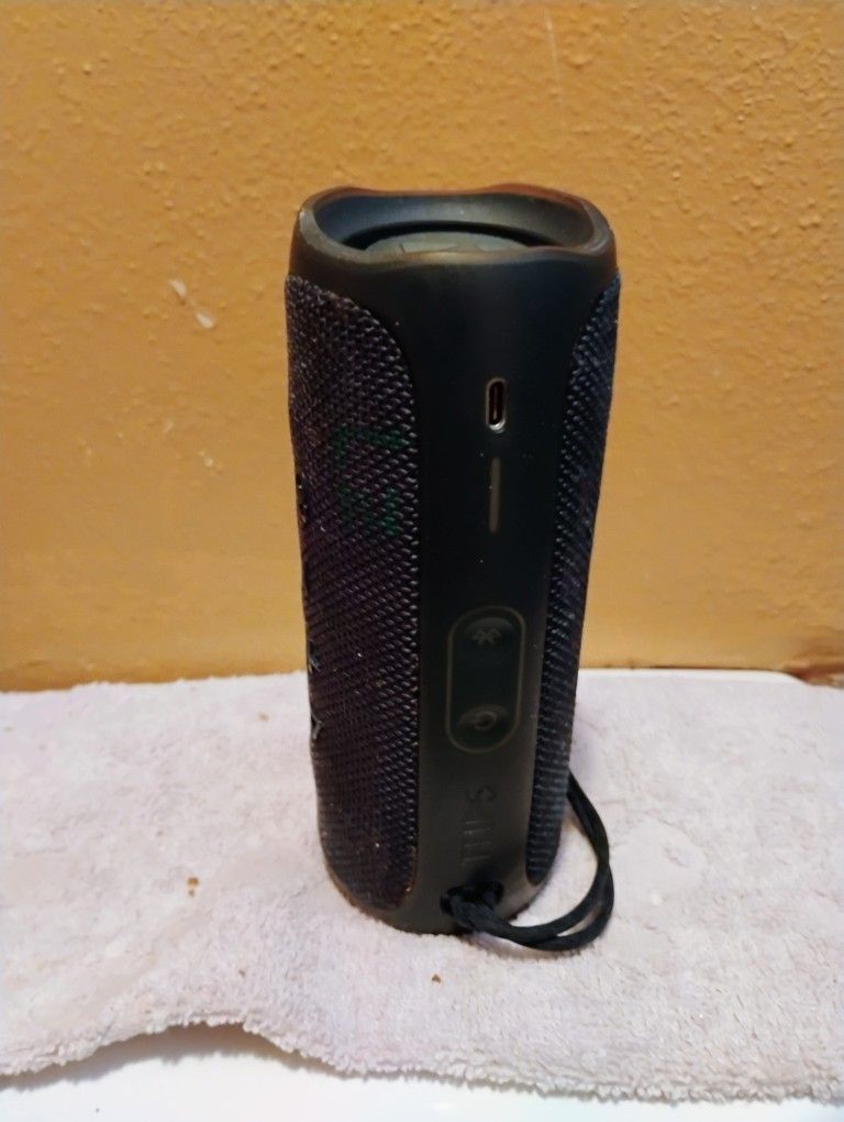 JBL Flip 5 Speaker