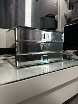 Jewelry box