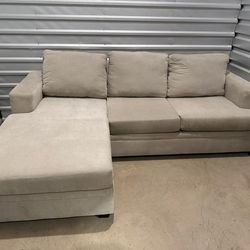 Sectional Couch w Reversible Chaise