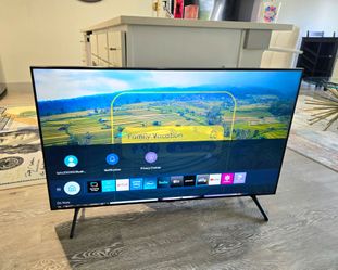 43" SAMSUNG 4K SMART TV ***LIKE NEW***