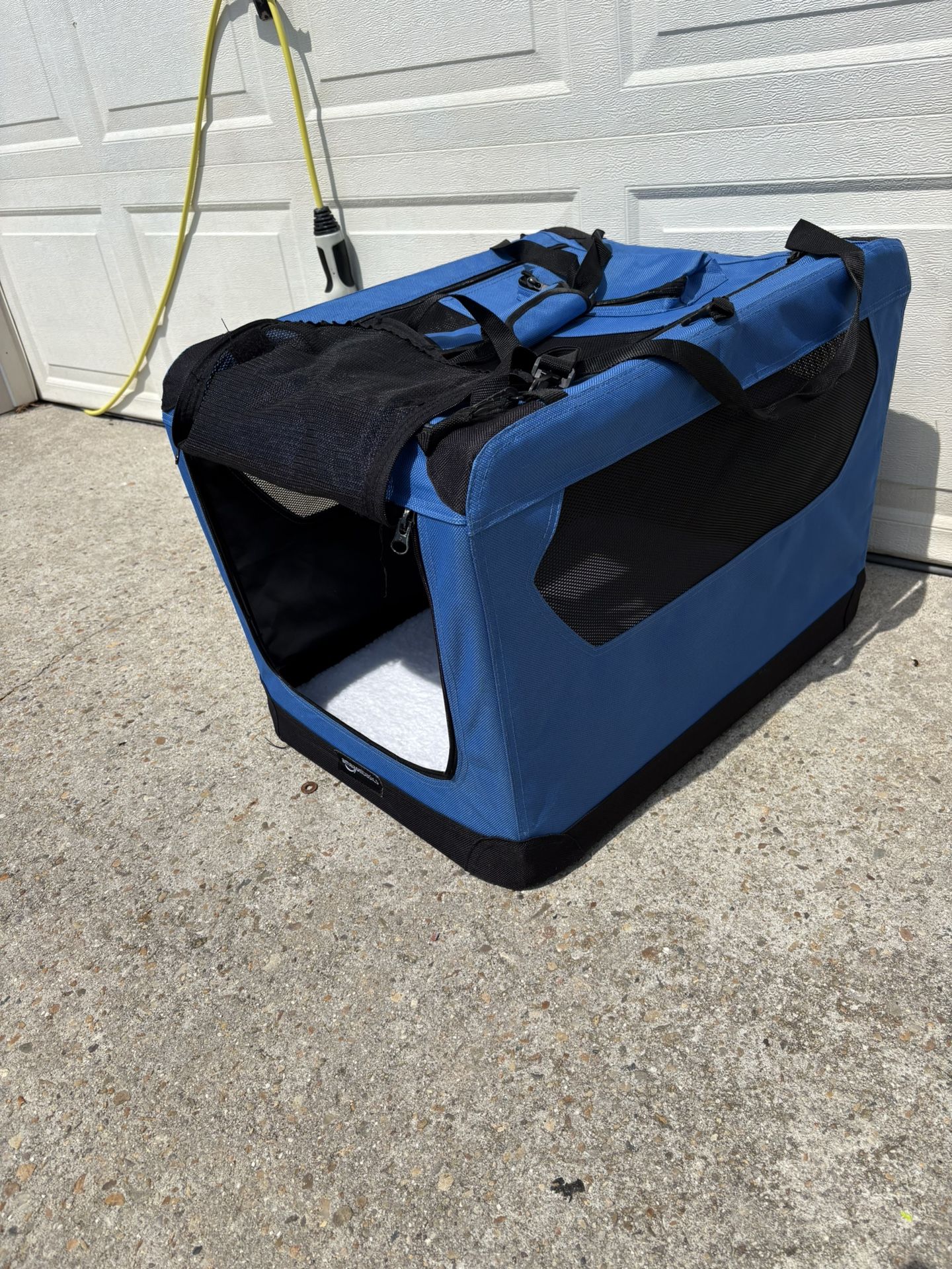 Travel collapsable dog crate