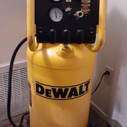COMPRESSOR DEWALT 15 GAL 225 PSI NEW