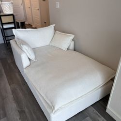 Like new — Chaise/Lounge Couch