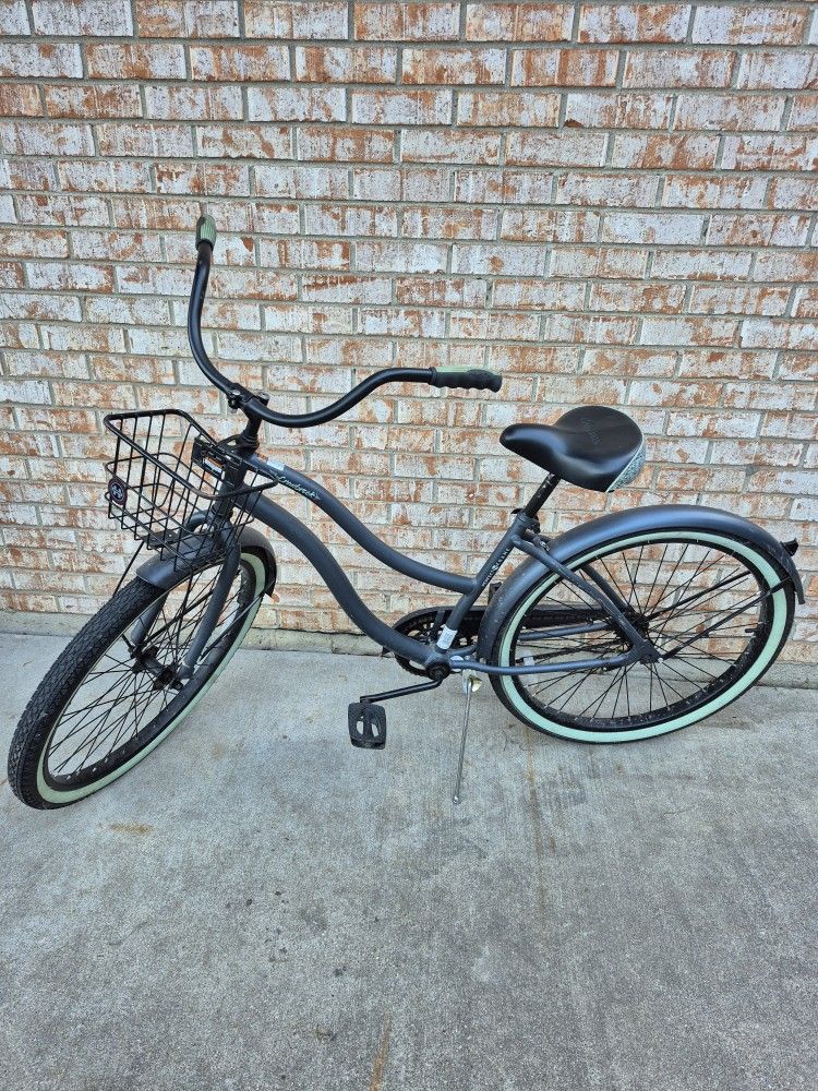 Women Bike, Huffy Cranbrook, Wheels Size 26", Barely Used