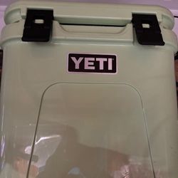 🔥 BRAND NEW YETI 24 QT COOLER – NEVER USED 🔥