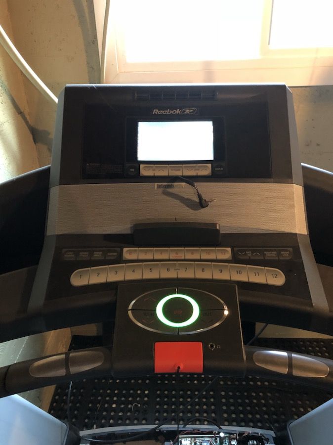 Reebok 9500 es treadmill with flat screen