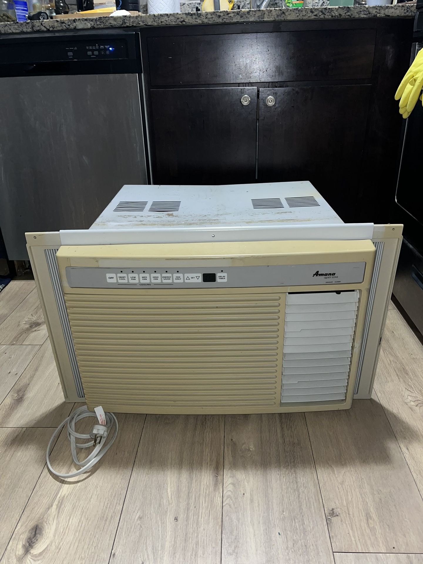 Amana Quiet Zone 11800 BTU AC Air Conditioner