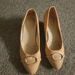 Women pump shoe size 8.5