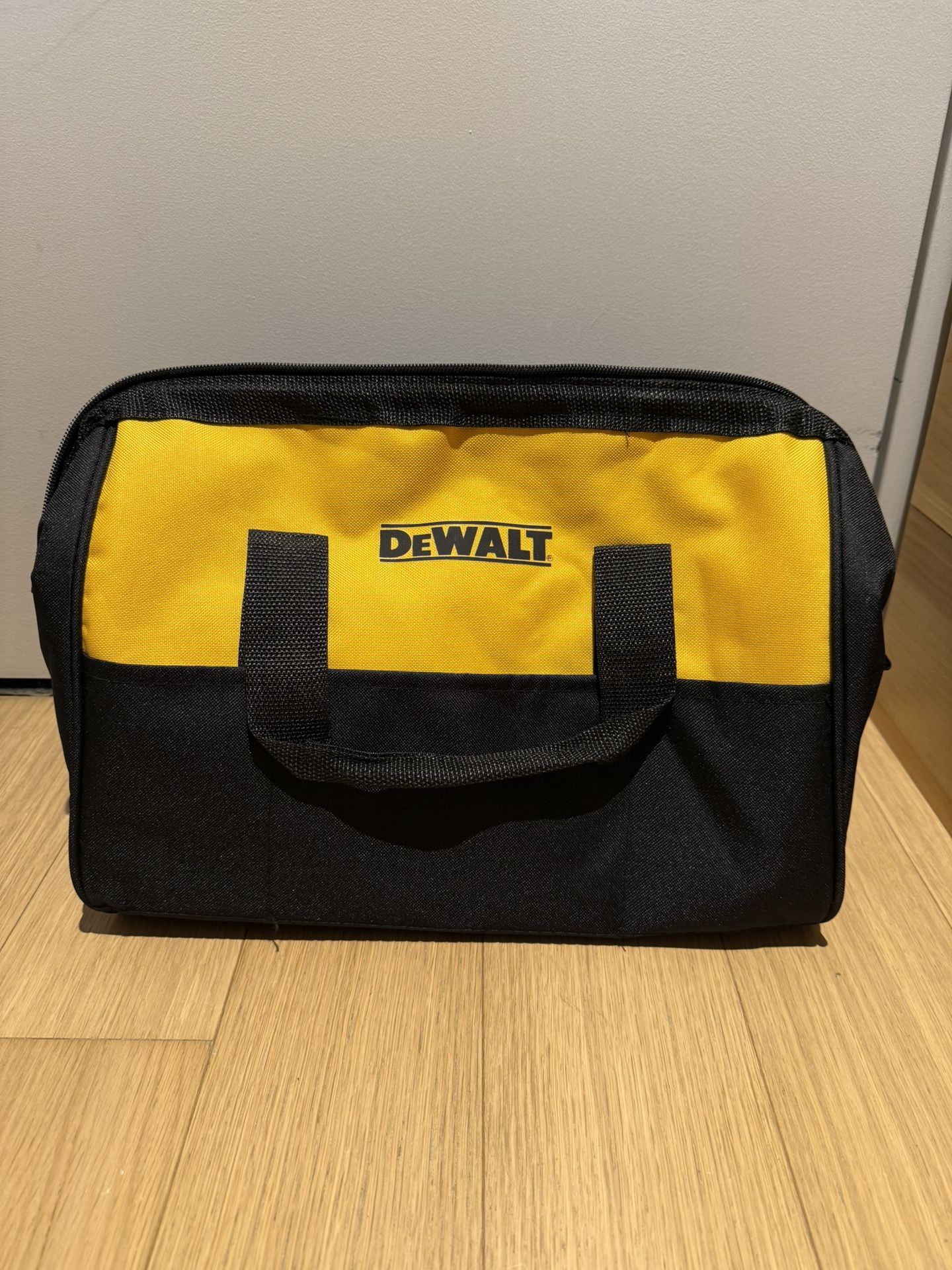 Dewalt medium size bag