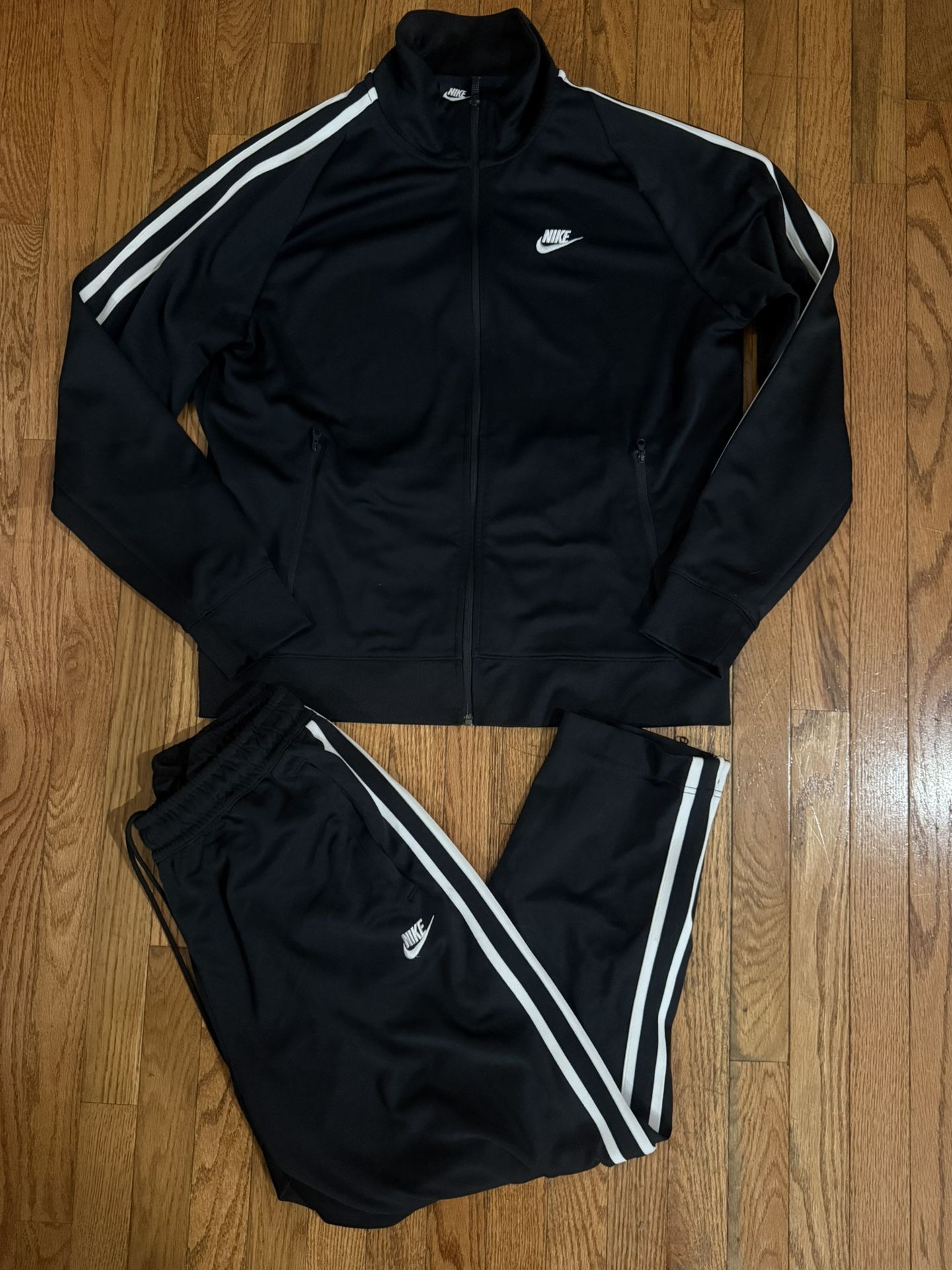 Men Nike Track Suit (Jacket Sz L/Pants Sz XL)