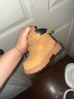 Boy boots