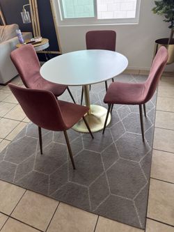 Dining Room Set – Table, 4 Chairs + Area Rug (Great Condition)
