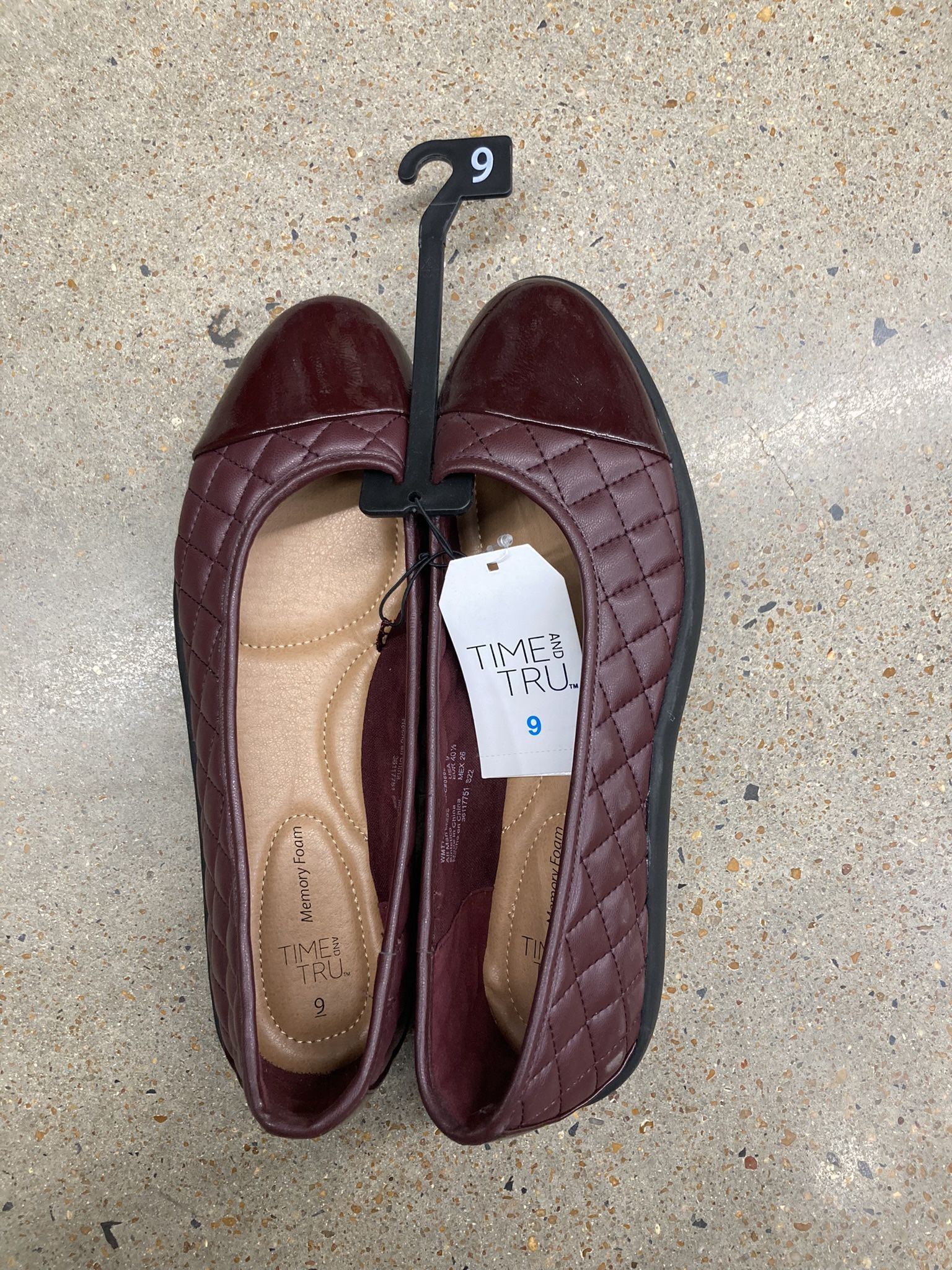 NWT Women Memory Foam Flats Size 9