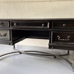 Desk In Kendall I Can Deliver 